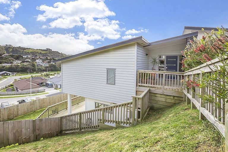 Photo of property in 16 Bluejacket Place, Whitby, Porirua, 5024