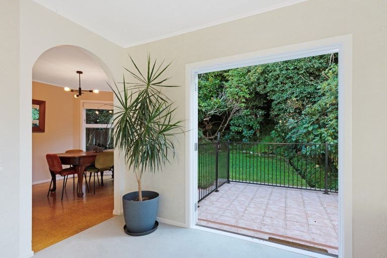 Photo of property in 48 Homewood Crescent, Karori, Wellington, 6012