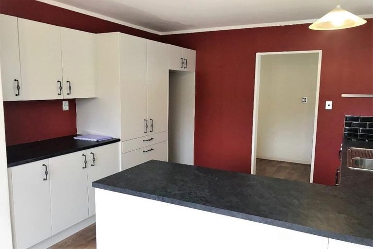 Photo of property in 30a Coates Street, Tawa, Wellington, 5028