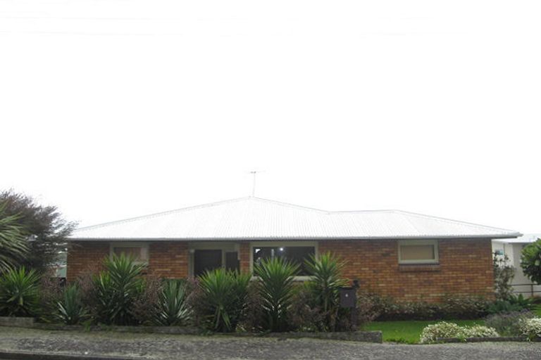 Photo of property in 4 Weston Street, Moturoa, New Plymouth, 4310