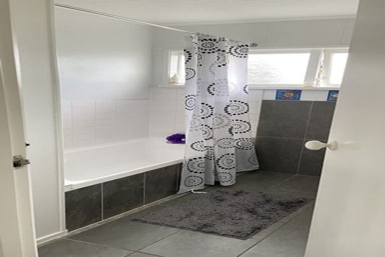 Photo of property in 22 Danbury Drive, Torbay, Auckland, 0630