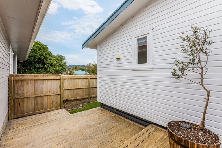 Photo of property in 10a Main Road, Titahi Bay, Porirua, 5022