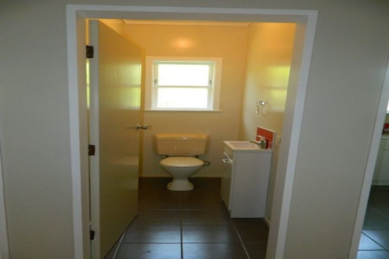 Photo of property in 5 Huia Street, Tawa, Wellington, 5028