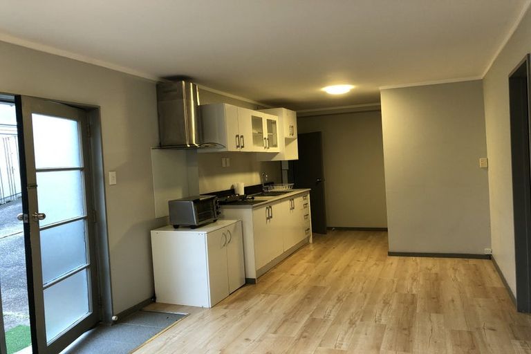 Photo of property in 1/288 Sunset Road, Windsor Park, Auckland, 0632