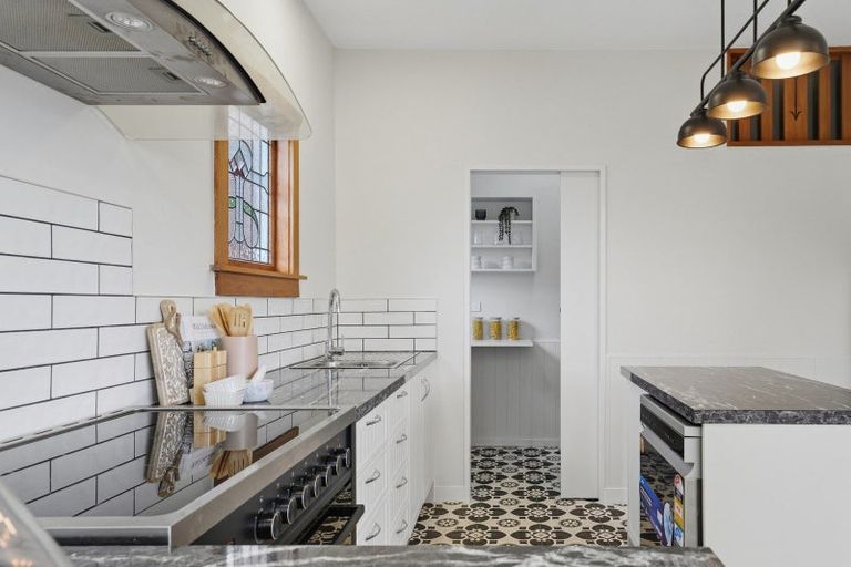 Photo of property in 12 Cashmere Road, Cashmere, Christchurch, 8022