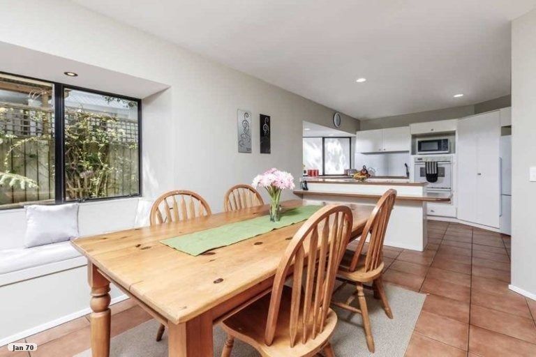 Photo of property in 2/8 Sunnynook Road, Sunnynook, Auckland, 0620