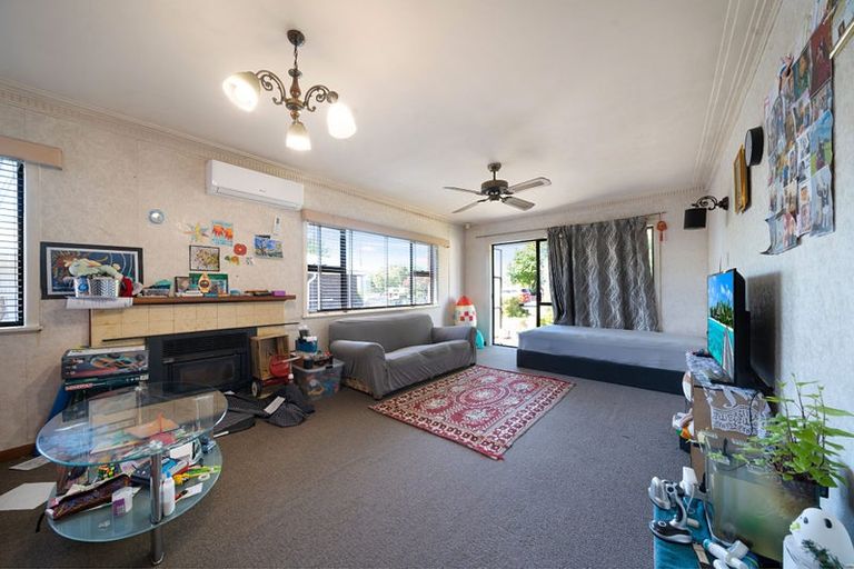 Photo of property in 45 Sturges Road, Henderson, Auckland, 0612