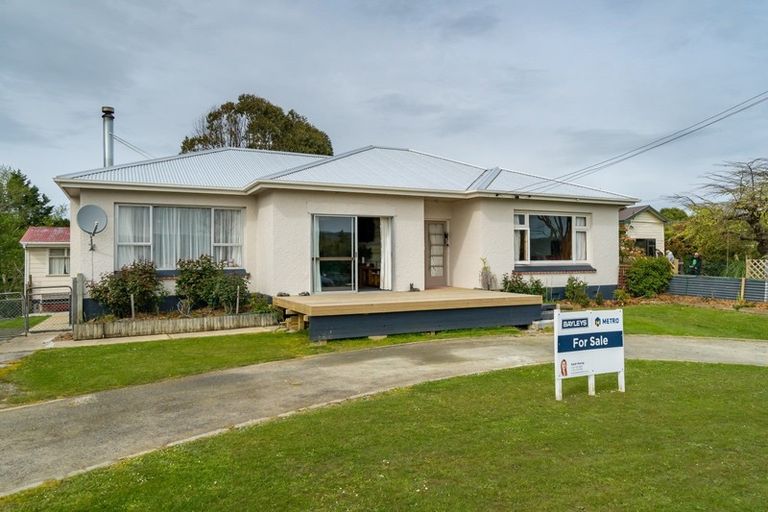 Photo of property in 3 Stuart Street, Owaka, 9535