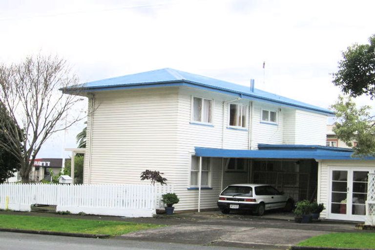 Photo of property in 2 Puriri Street, Helensville, 0800