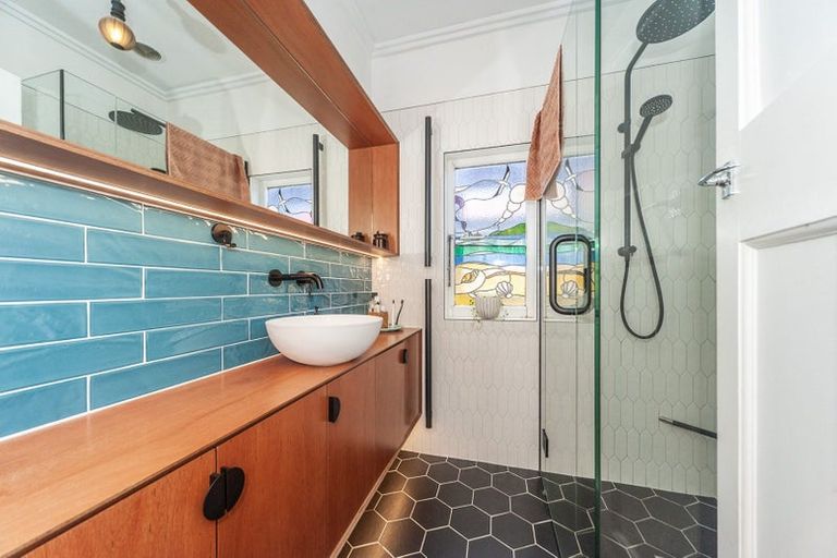 Photo of property in 83 Apu Crescent, Lyall Bay, Wellington, 6022