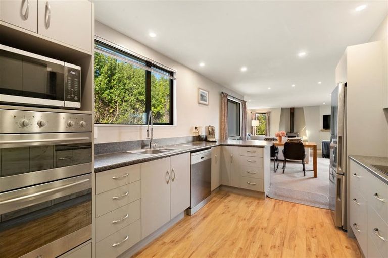 Photo of property in 31 Cedar Drive, Kelvin Heights, Queenstown, 9300