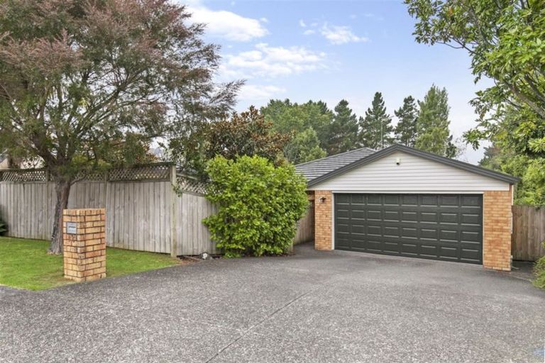 Photo of property in 16 Berkshire Terrace, Massey, Auckland, 0614
