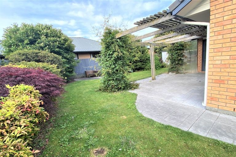 Photo of property in 8 Amdale Avenue, Broomfield, Christchurch, 8042