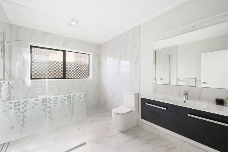 Photo of property in 8 Boeing Way, Newlands, Wellington, 6037