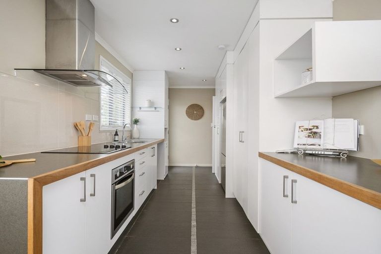 Photo of property in 21 Landview Road, Parkvale, Tauranga, 3112