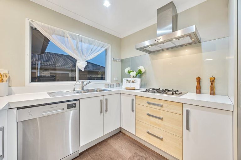 Photo of property in 8 Baverstock Road, Flat Bush, Auckland, 2016