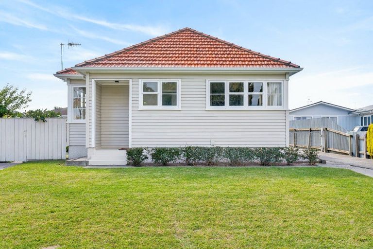 Photo of property in 4 Russell Road, Marewa, Napier, 4110