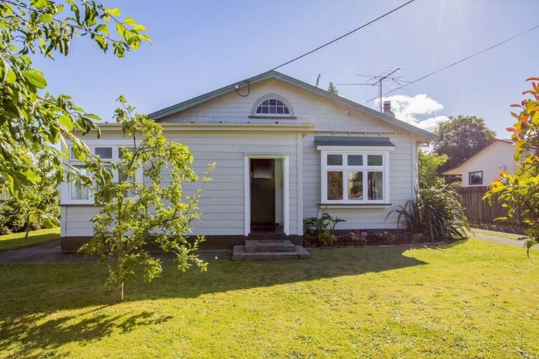 Photo of property in 59 Dublin Street, Martinborough, 5711