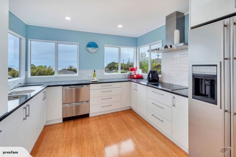 Photo of property in 1/15 Newhaven Terrace, Mairangi Bay, Auckland, 0630
