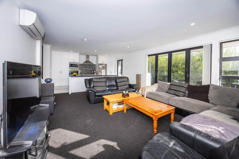 Photo of property in 8 Ladeira Place, Fitzroy, Hamilton, 3206