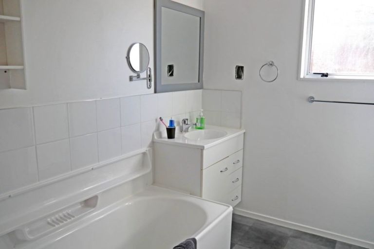 Photo of property in 14b Oakleigh Street, Maungaraki, Lower Hutt, 5010