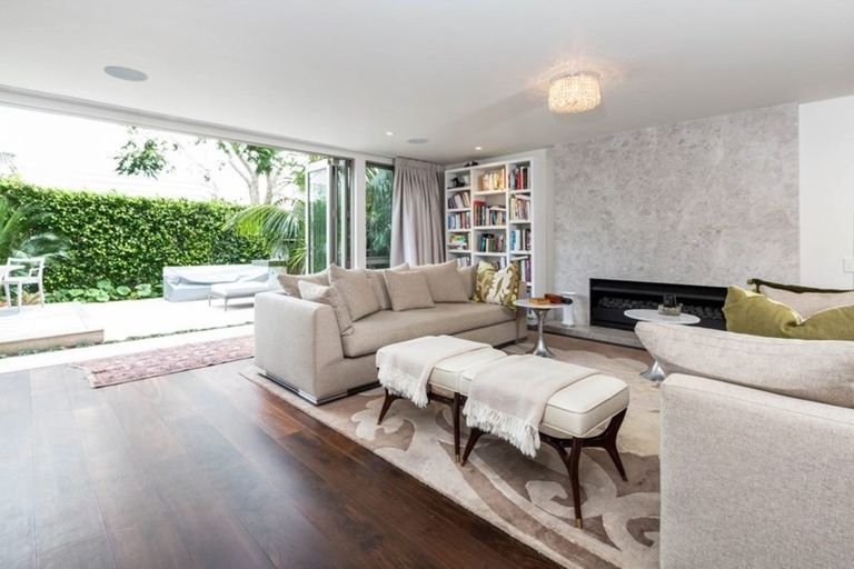 Photo of property in 48 Gladstone Road, Parnell, Auckland, 1052