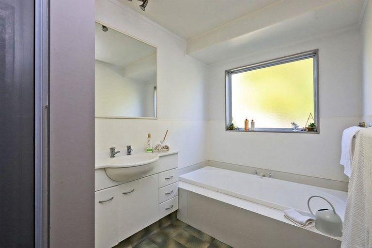 Photo of property in 1229 Louie Street, Parkvale, Hastings, 4122