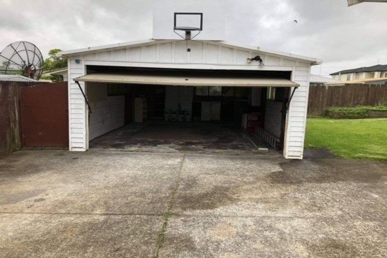 Photo of property in 40 Larissa Avenue, Henderson, Auckland, 0610