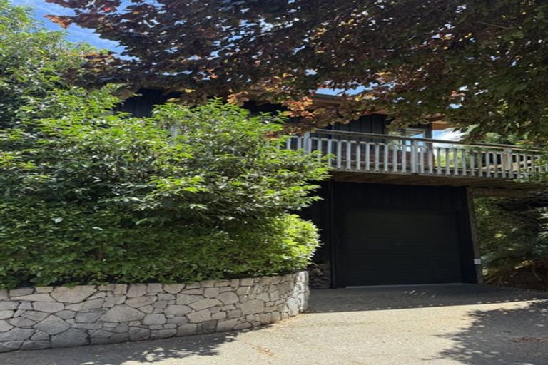 Photo of property in 4 Gradwell Place, Two Mile Bay, Taupo, 3330