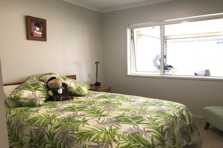 Photo of property in 6 Kowi Lakes Drive, One Tree Point, 0118