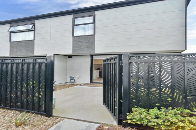 Photo of property in 8/10 New Brighton Road, Shirley, Christchurch, 8061