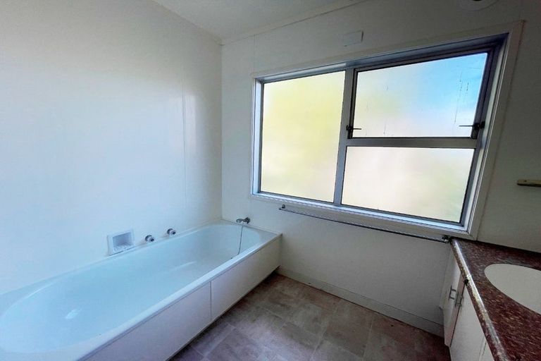 Photo of property in 60b Te Atatu Road, Te Atatu South, Auckland, 0610