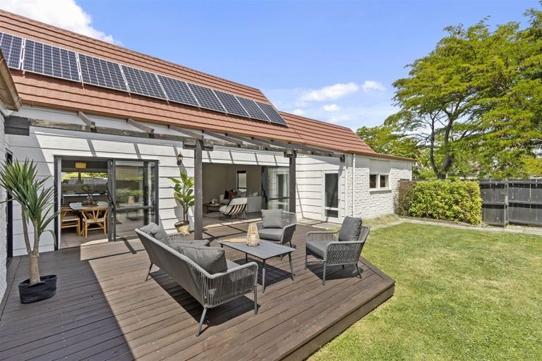 Photo of property in 12 Chatswood Place, Bishopdale, Christchurch, 8051