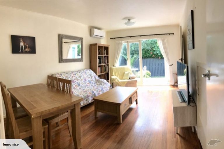 Photo of property in 7/5 Aratonga Avenue, Greenlane, Auckland, 1051