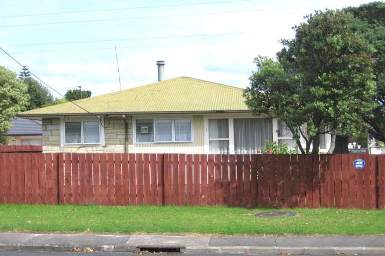 Photo of property in 18 Vera Road, Te Atatu South, Auckland, 0610