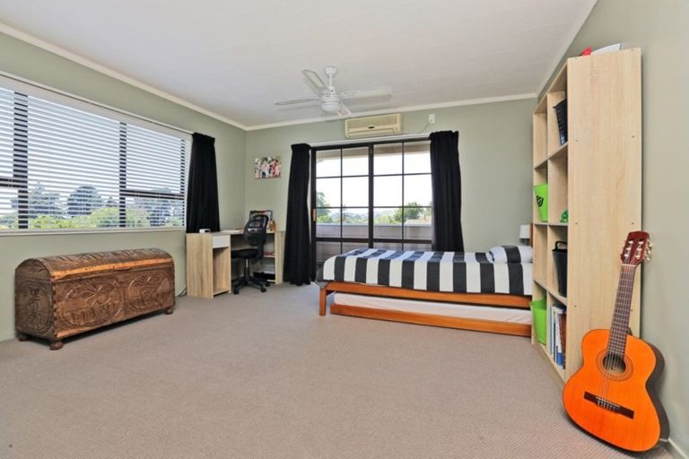Photo of property in 8 Ritchie Place, Havelock North, 4130