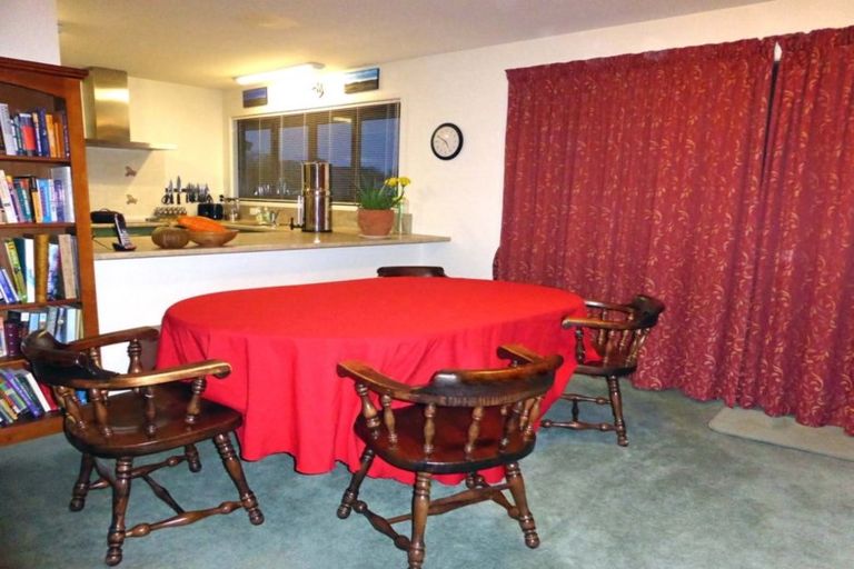 Photo of property in 18 Washington Place, Havelock North, 4130