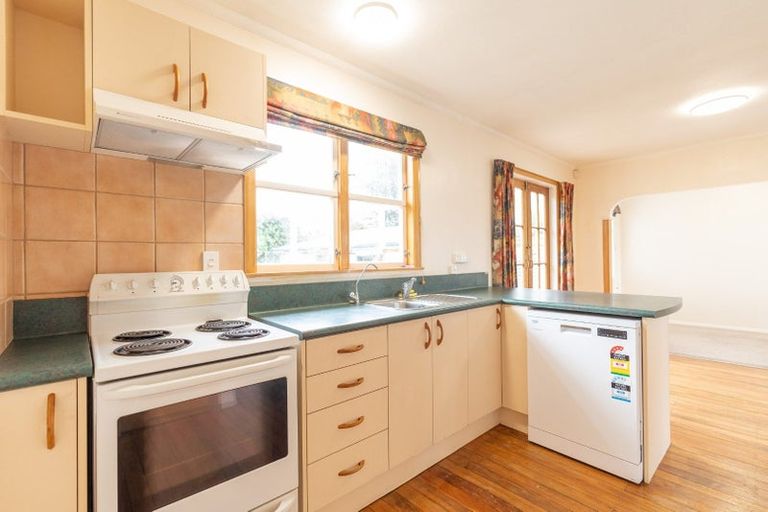 Photo of property in 27 Pembroke Street, Highbury, Palmerston North, 4412