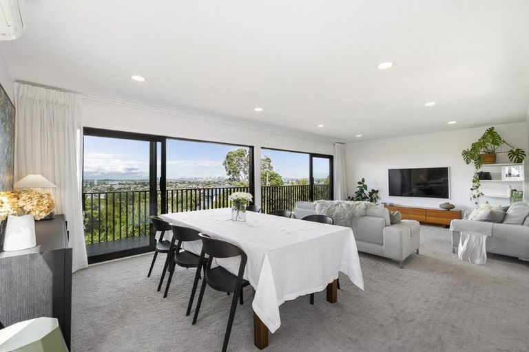 Photo of property in 2/86 Seaview Road, Castor Bay, Auckland, 0620