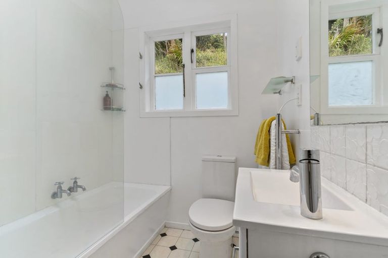 Photo of property in 105 Sunshine Avenue, Karori, Wellington, 6012