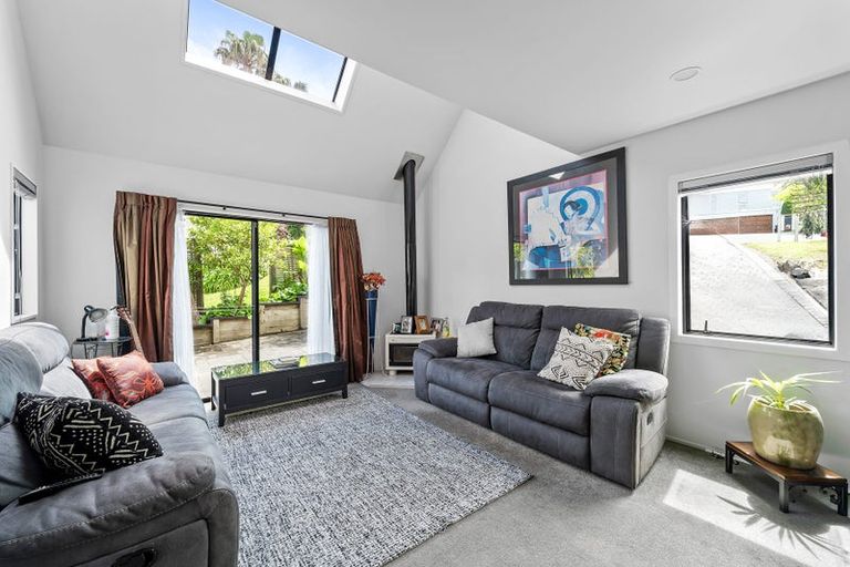 Photo of property in 2/86 Beach Road, Castor Bay, Auckland, 0620