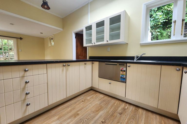 Photo of property in 140 Glenmore Street, Northland, Wellington, 6012