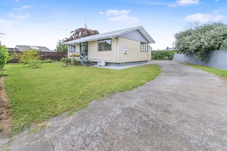 Photo of property in 86 Oakfield Crescent, Pukete, Hamilton, 3200