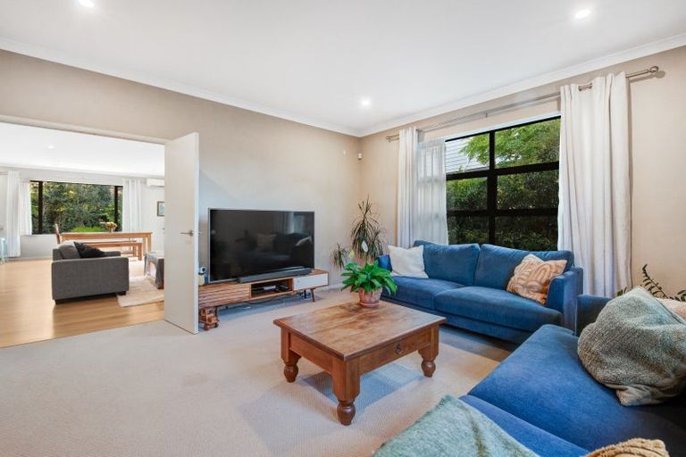 Photo of property in 22 Bur Oak Terrace, Schnapper Rock, Auckland, 0632
