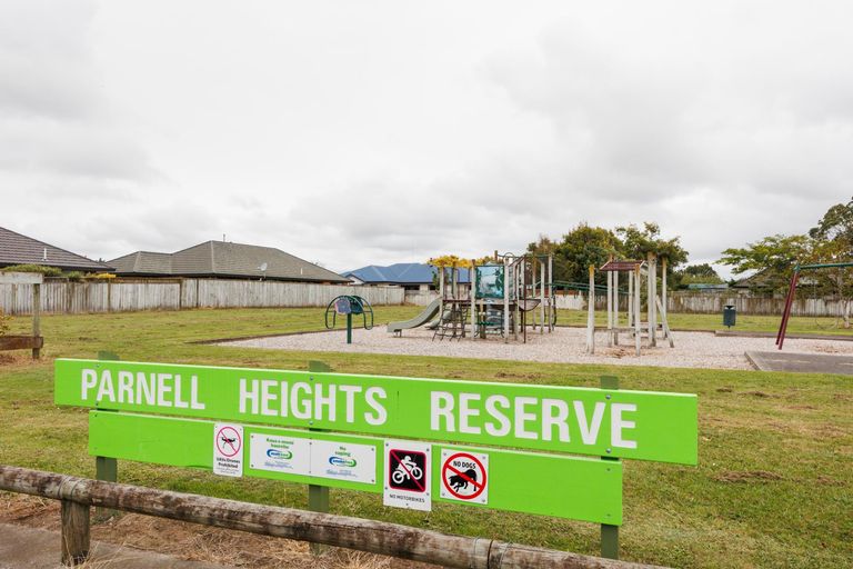 Photo of property in 27 Parnell Heights Drive, Kelvin Grove, Palmerston North, 4414