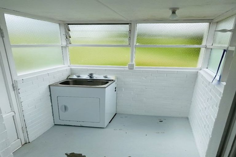 Photo of property in 2/12 Raines Avenue, Forrest Hill, Auckland, 0620