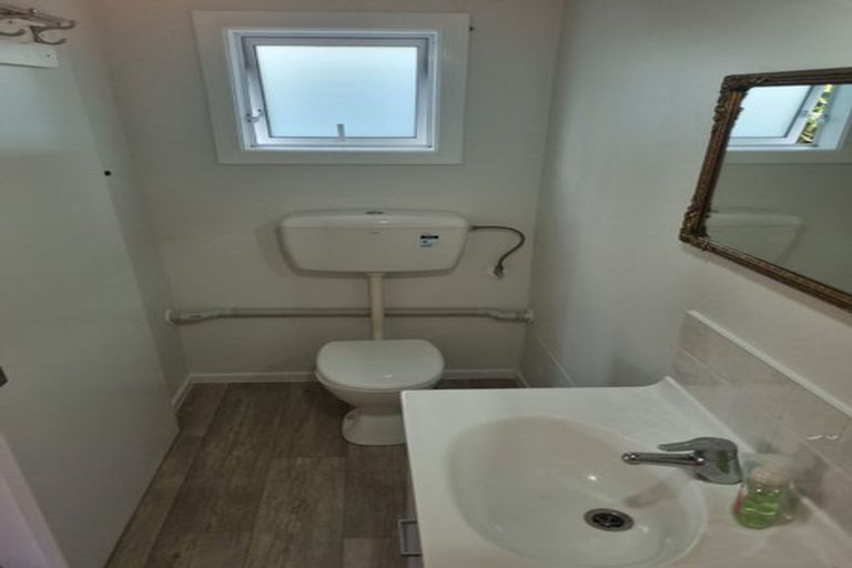 Photo of property in 102 Saddleback Rise, Murrays Bay, Auckland, 0630