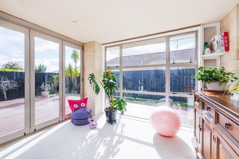Photo of property in 33 Tennyson Avenue, Kelvin Grove, Palmerston North, 4414