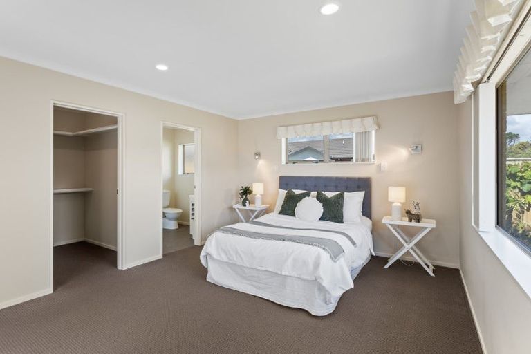 Photo of property in 5 Ashleigh Way, Waikanae Beach, Waikanae, 5036