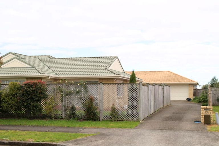 Photo of property in 23 Trovare Place, Golflands, Auckland, 2013